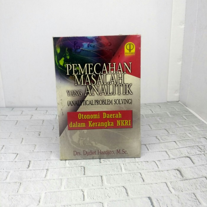 Cover PEMECAHAN MASALAH YANG ANALITIK :  Otonomi Daerah dalam Kerangka NKRI / Drs. DYDIET HARDJITO, M.Sc.