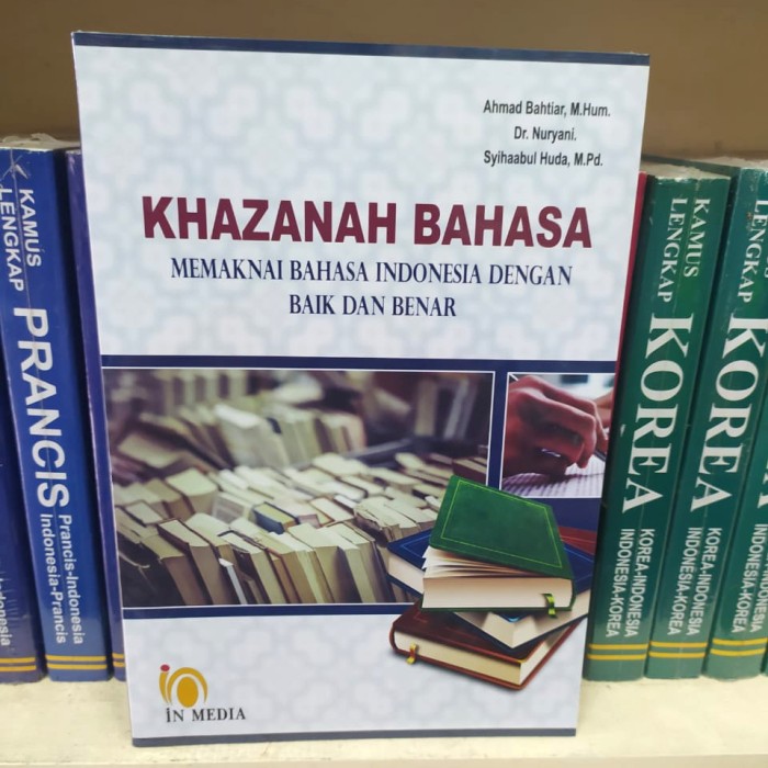 Cover KHAZANAH BAHASA MEMAKNAI BAHASA INDONESIA DENGAN BAIK DAN BENAR / AHMAD BAHTIAR, M.Hum.