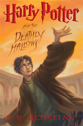 Cover HARRY POTTER AND DEATHLY HALLOWS / J. K. ROWLING