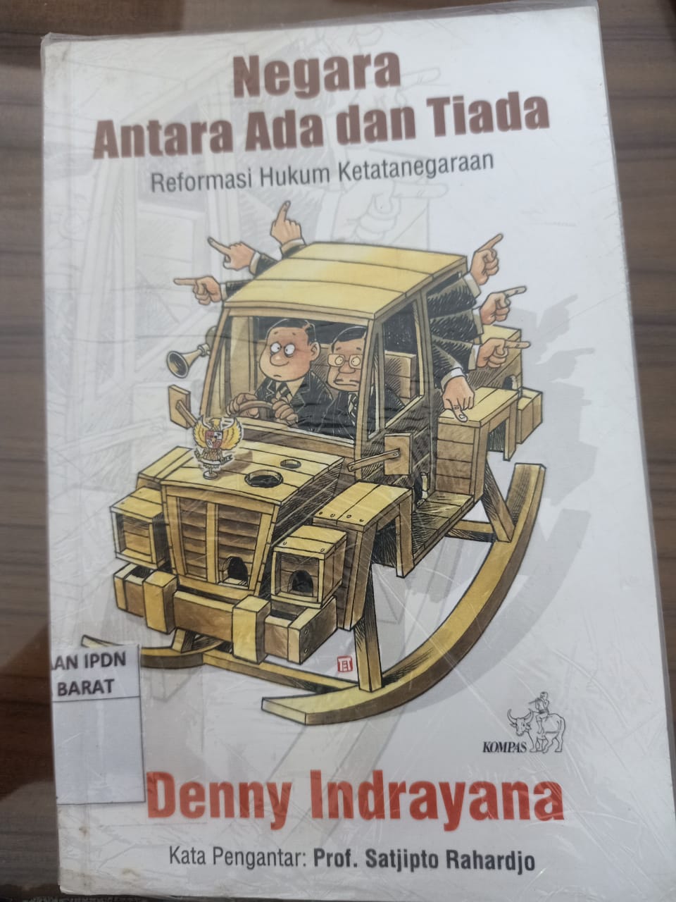 Cover NEGARA ANTARA ADA DAN TIADA :  REFORMASI HUKUM KETATANEGARAAN / DENNY INDRAYANA