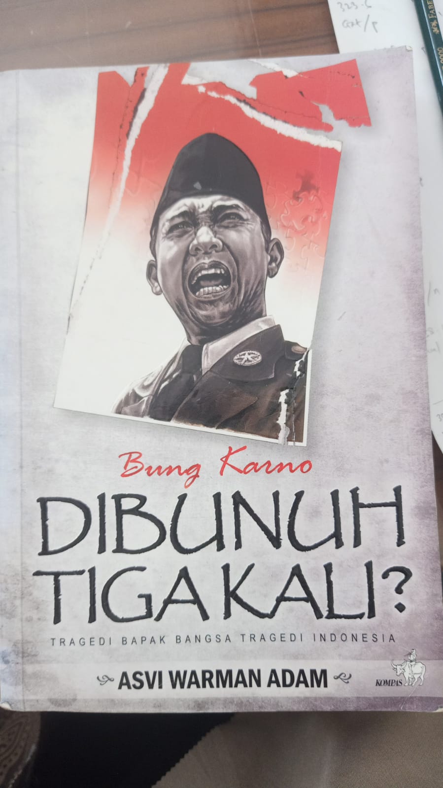 Cover BUNG KARNO DI BUNUH TIGA KALI? :  TRAGEDI BAPAK BANGSA TRAGEDI INDONESIA / ASVI WARMAN ADAM