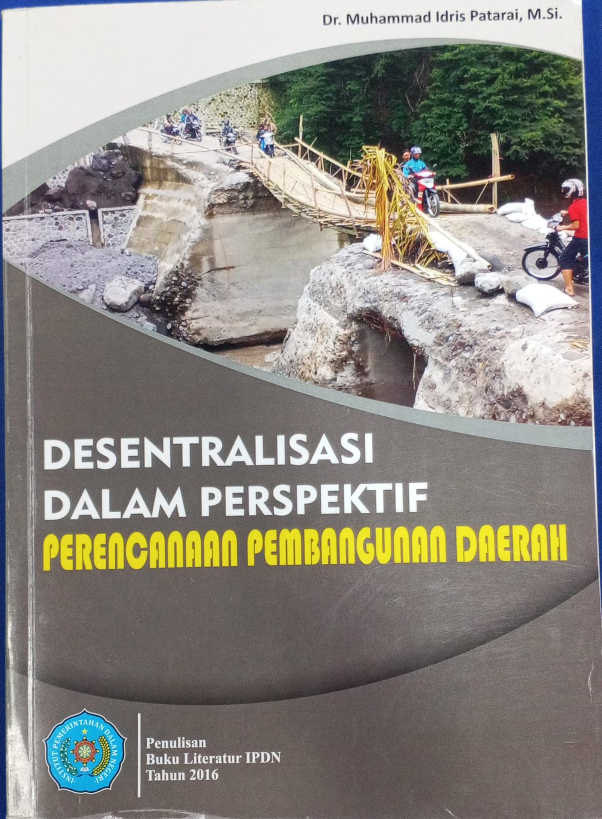 Cover DESENTRALISASI DALAM PERSPEKTIF :  Perencanaan Pembangunan Daerah / Buku Literatur IPDN Tahun 2016 / DR.MUHAMMAD IDRIS PATARAI, M.SI.