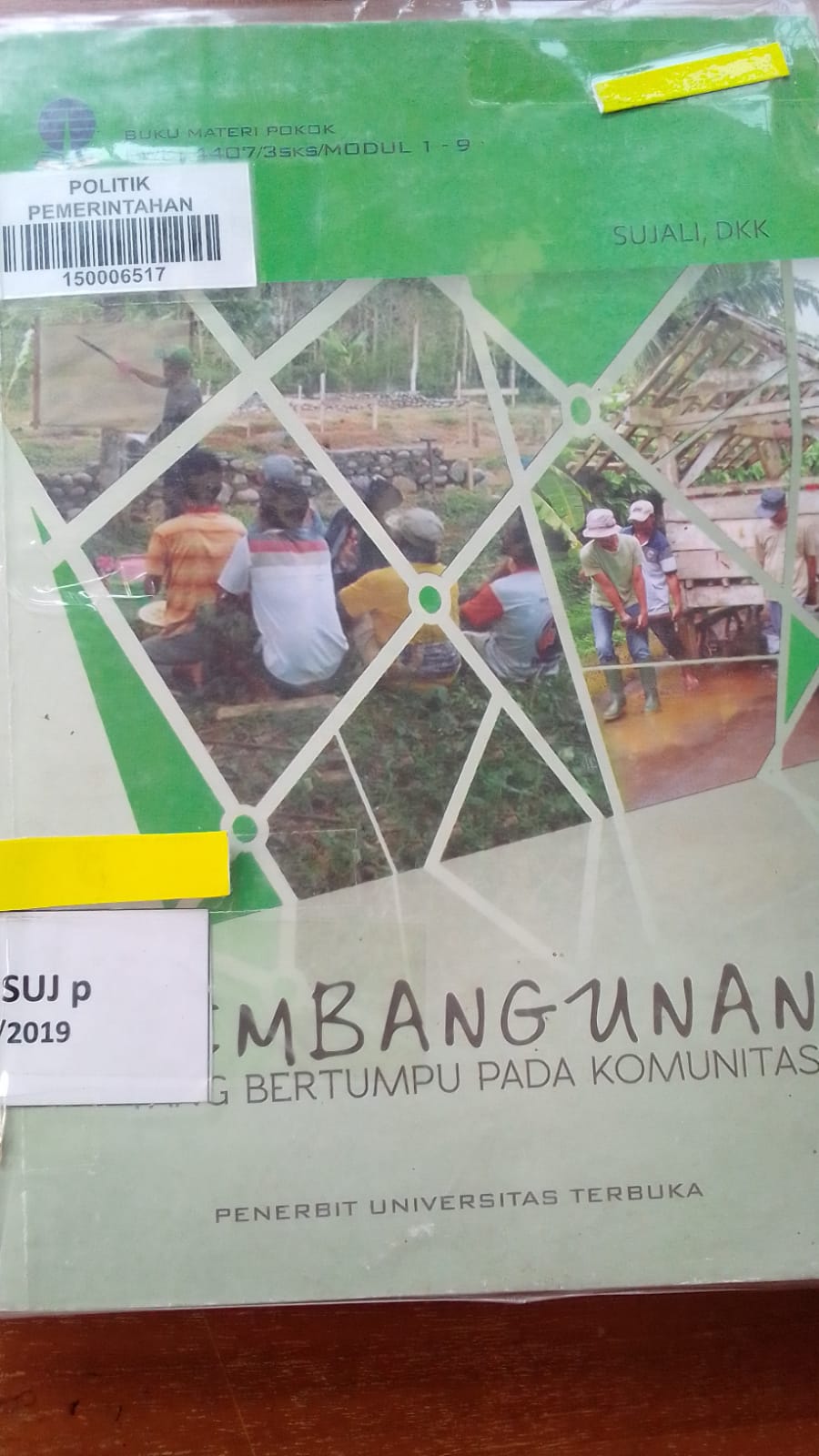 Cover PEMBANGUNAN :  YANG BERTUMPU PADA KOMUNITAS / SUJALI