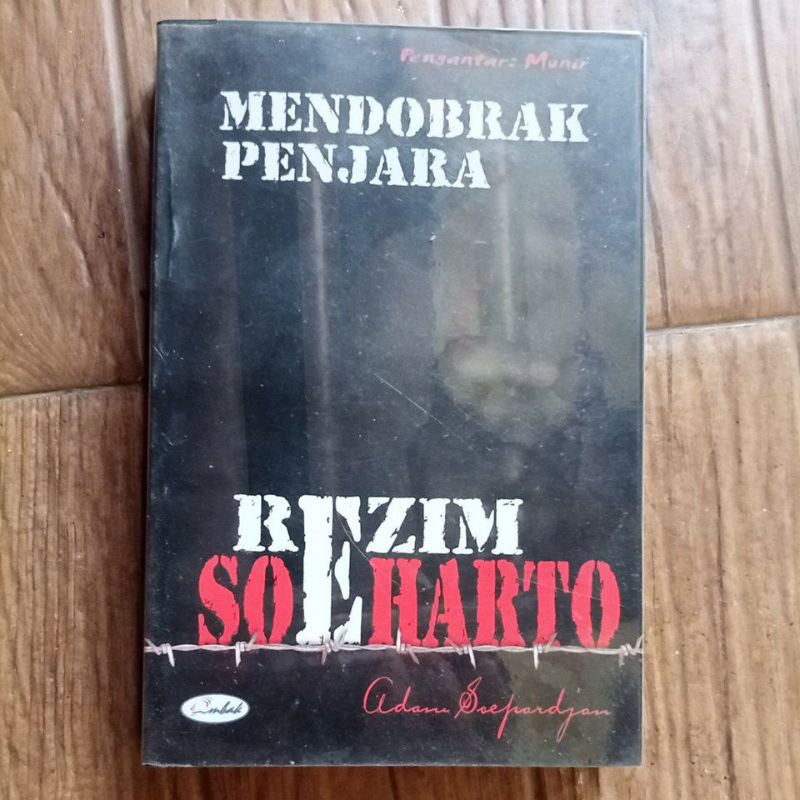 Cover MENDOBRAK PENJARA REZIM SOEHARTO / ADAM SOEPARDJAN