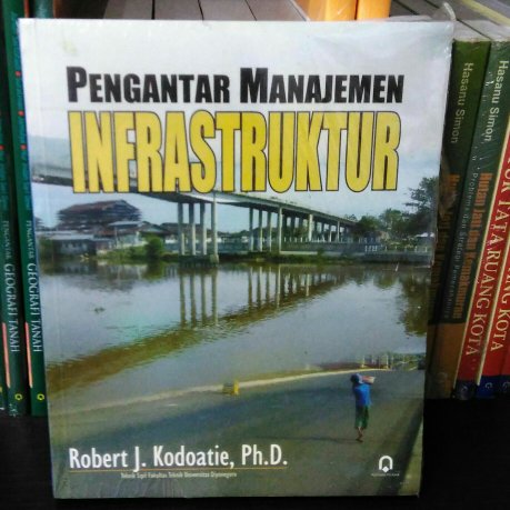 Cover PENGANTAR MANAJEMEN INFRASTRUKTUR / ROBERT J. KODOATIE, Ph.D.