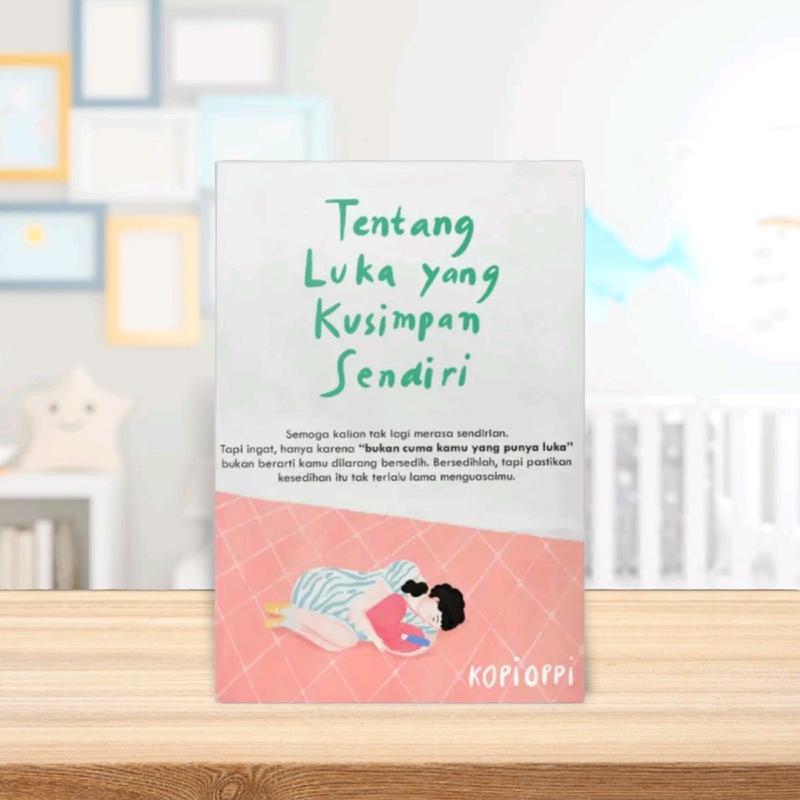Cover TENTANG LUKA YANG KUSIMPAN SENDIRI :  Semoga kalian tak lagi merasa sendirian. Tapi ingat, hanya karena" bukan cuma kamu yang punya luka" bukan berarti kamu bersedih, tapi pastikan kesedihan itu tak terlalu lama menguasaimu / KOPIOPPI