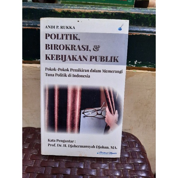 Cover POLITIK, BIROKRASI & KEBIJAKAN PUBLIK :  POKOK-POKOK PEMIKIRAN DALAM MEMERANGI TUNA POLITIK DI INDONESIA / ANDI P. RUKKA