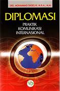 Cover DIPLOMASI PRAKTIK KOMUNIKASI INTERNASIONAL / DRS. MOHAMMAD SHOELHI