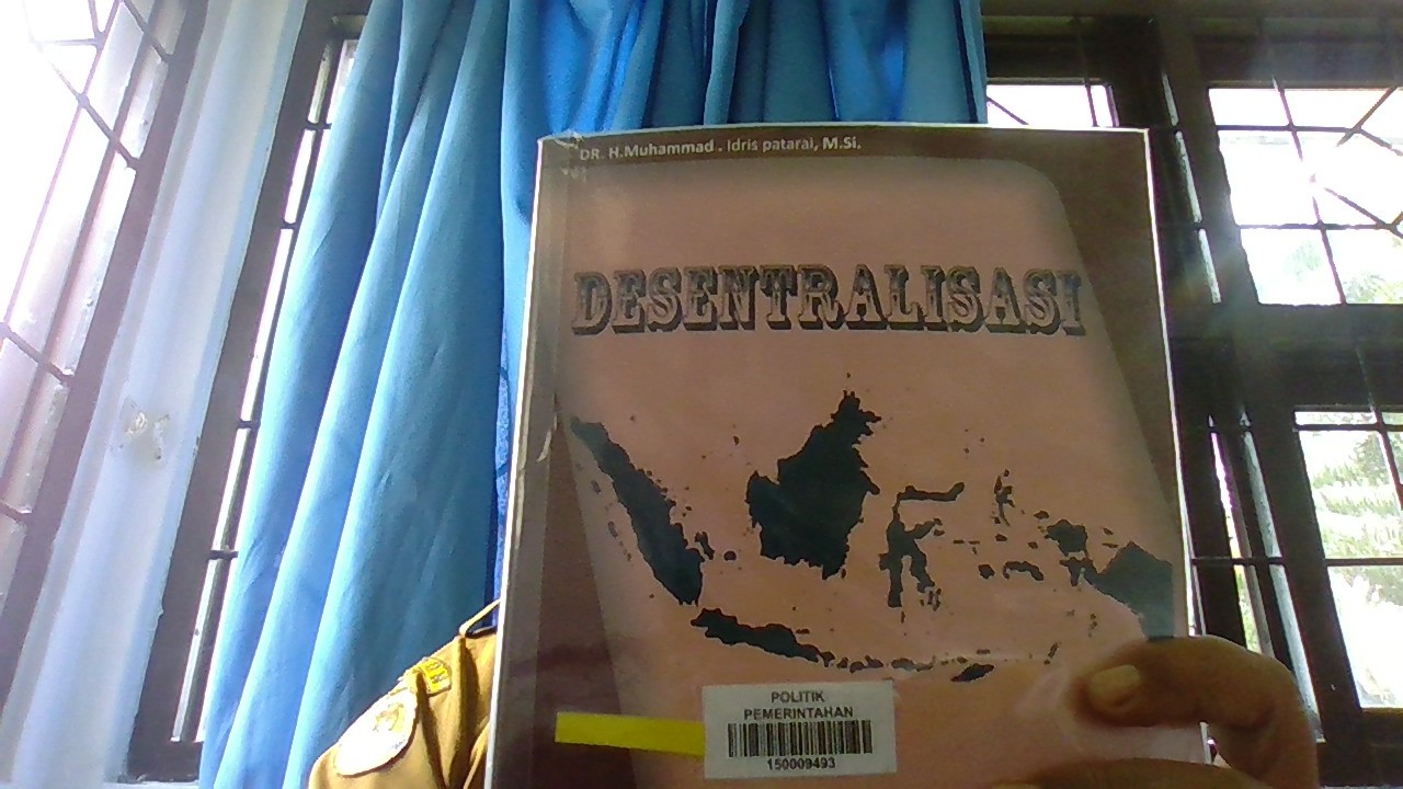 Cover DESENTRALISASI / DR. H. MUHAMMAD IDRIS PATARI, MSI