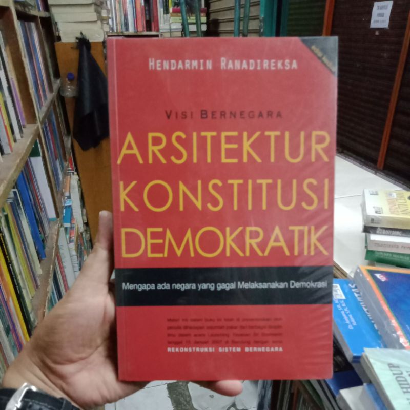 Cover ARSITEKTUR KONSTITUSI DEMOKRATIK :  Mengapa ada Negara Yang Gagal Melaksanakan Demokrasi / HENDARMIN RANADIREKSA