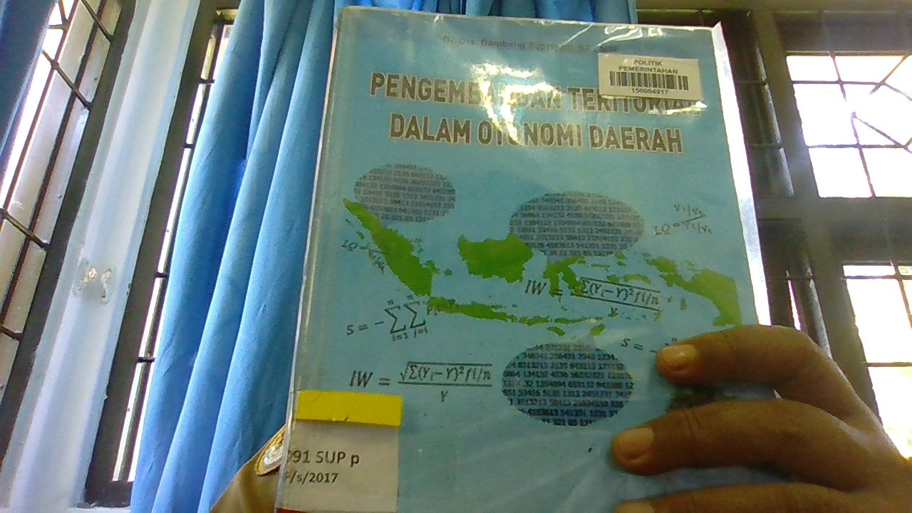 Cover PENGEMBANGAN TERITORIAL DALAM OTONOMI DAERAH / DR. DRS. BAMBANG SUPRIADI,BE.,M.SI