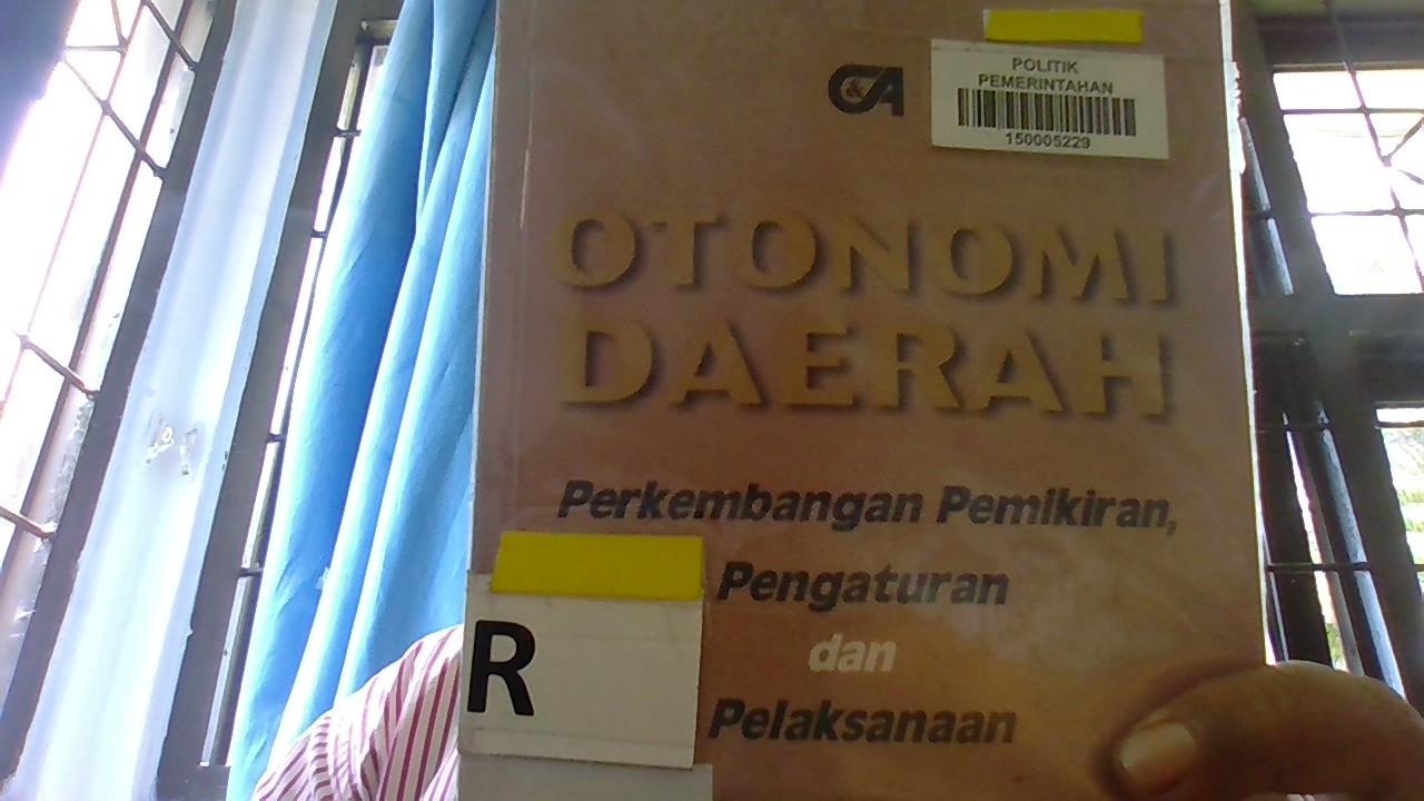 Cover OTONOMI DAERAH :  PERKEMBANGAN PEMIKIRAN, PENGATURAN DAN PELAKSANAAN / KRISHNA D. DARUMURTI,SH
