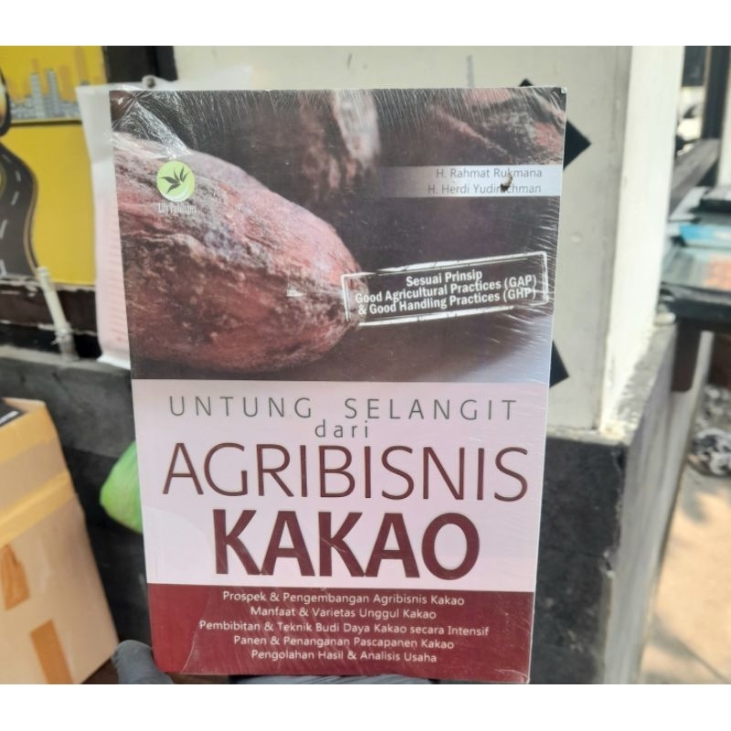 Cover UNTUNG SELANGIT DARI AGRIBISNIS KAKAO :  Aspek pengembangan Agribisnis kakao manfaat & varietas unggul kakao , pembibitan & teknik budidaya kakao secara intensif , panen & penenganan paska panen kakao, pengolahan hasil & analisa usaha / H. RAHMAT RUKMANA