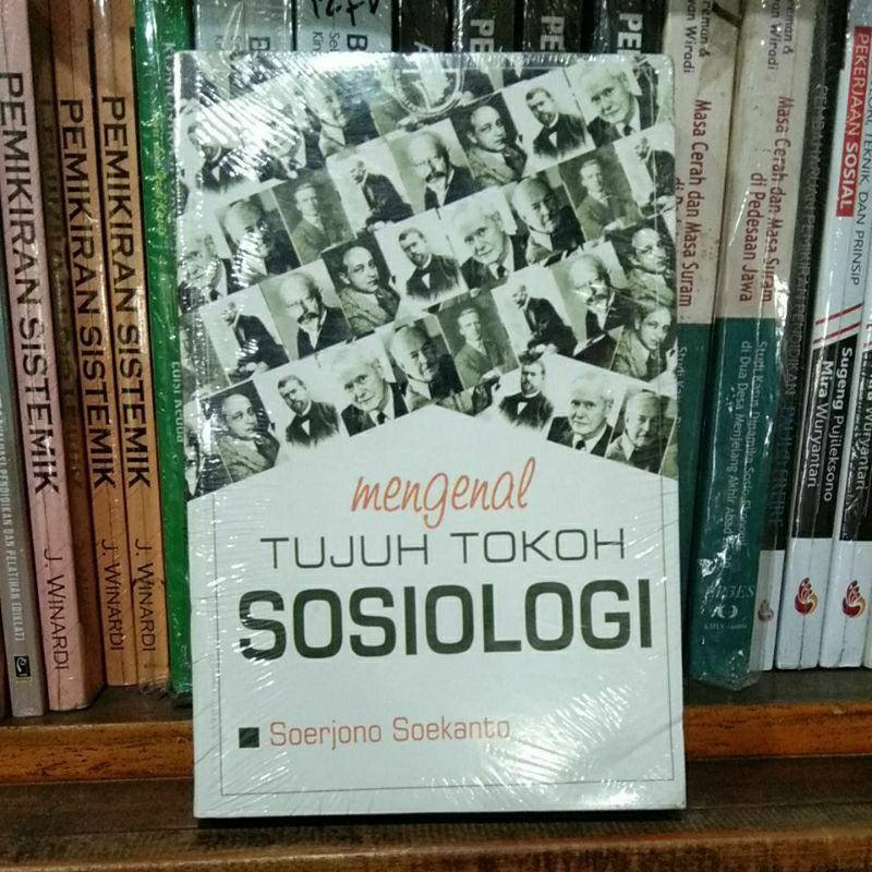 Cover MENGENAL TUJUH TOKOOH SOSIOLOGI / SOERJONO SOEKANTO