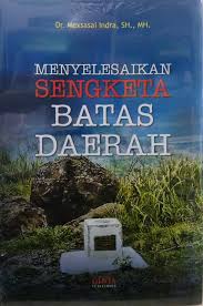 Cover MENYELESAIKAN SENGKETA BATAS DAERAH / DR. MEXSASAI, SH., MH