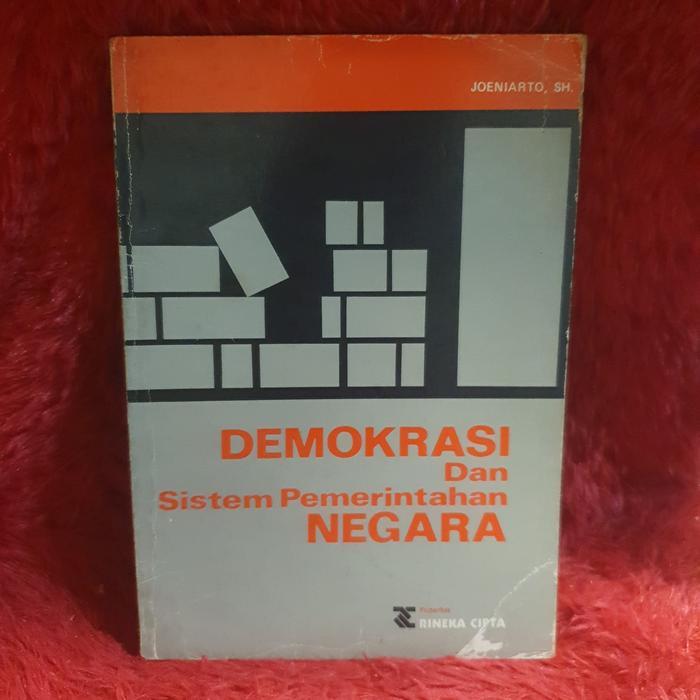 Cover DEMOKRASI DAN SISTEM PEMERINTAHAN NEGARA / JOENIARTO, SH