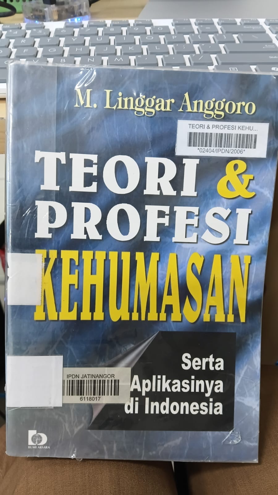 Cover TEORI & PROFESI KEHUMASAN :  Serta Aplikasinya di Indonesia / M. LINGGAR ANGGORO