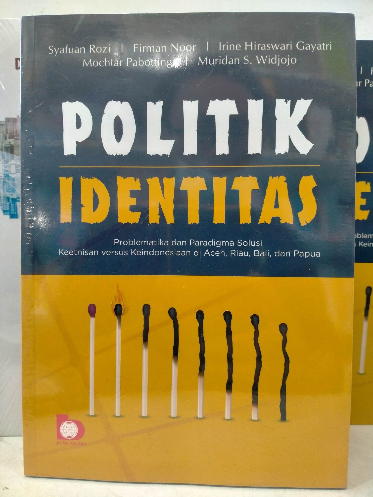 Cover POLITIK IDENTITAS / SYAFUAN ROZI, DKK