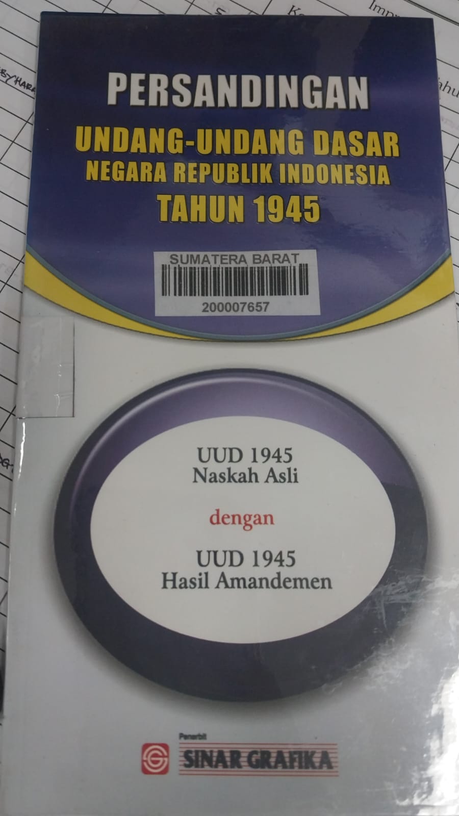 Cover PERSANDINGAN UNDANG-UNDANG DASAR NEGARA REPUBLIK INDONESIA TAHUN 1945 / SINAR GRAFIKA