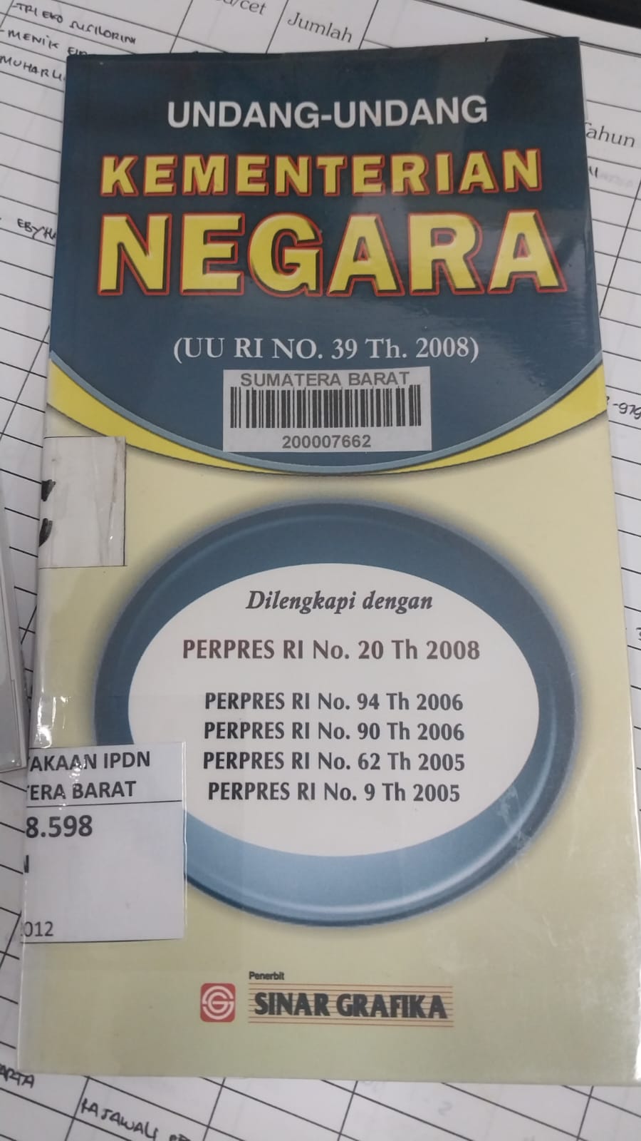 Cover UNDANG-UNDANG KEMENTRIAN NEGARA / SINAR GRAFIKA