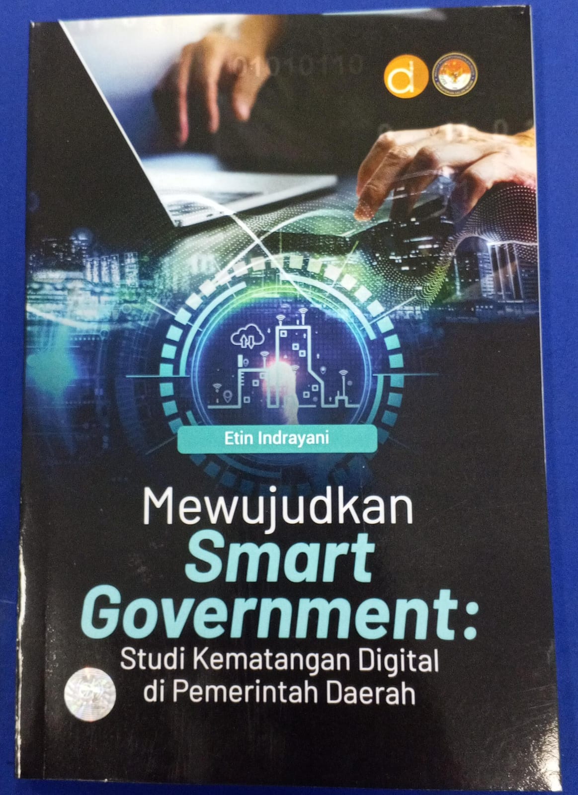 Cover MEWUJUDKAN SMART GOVERNMENT :  Studi Kematangan Digital di Pemerintah Daerah / ETIN INDRAYANI