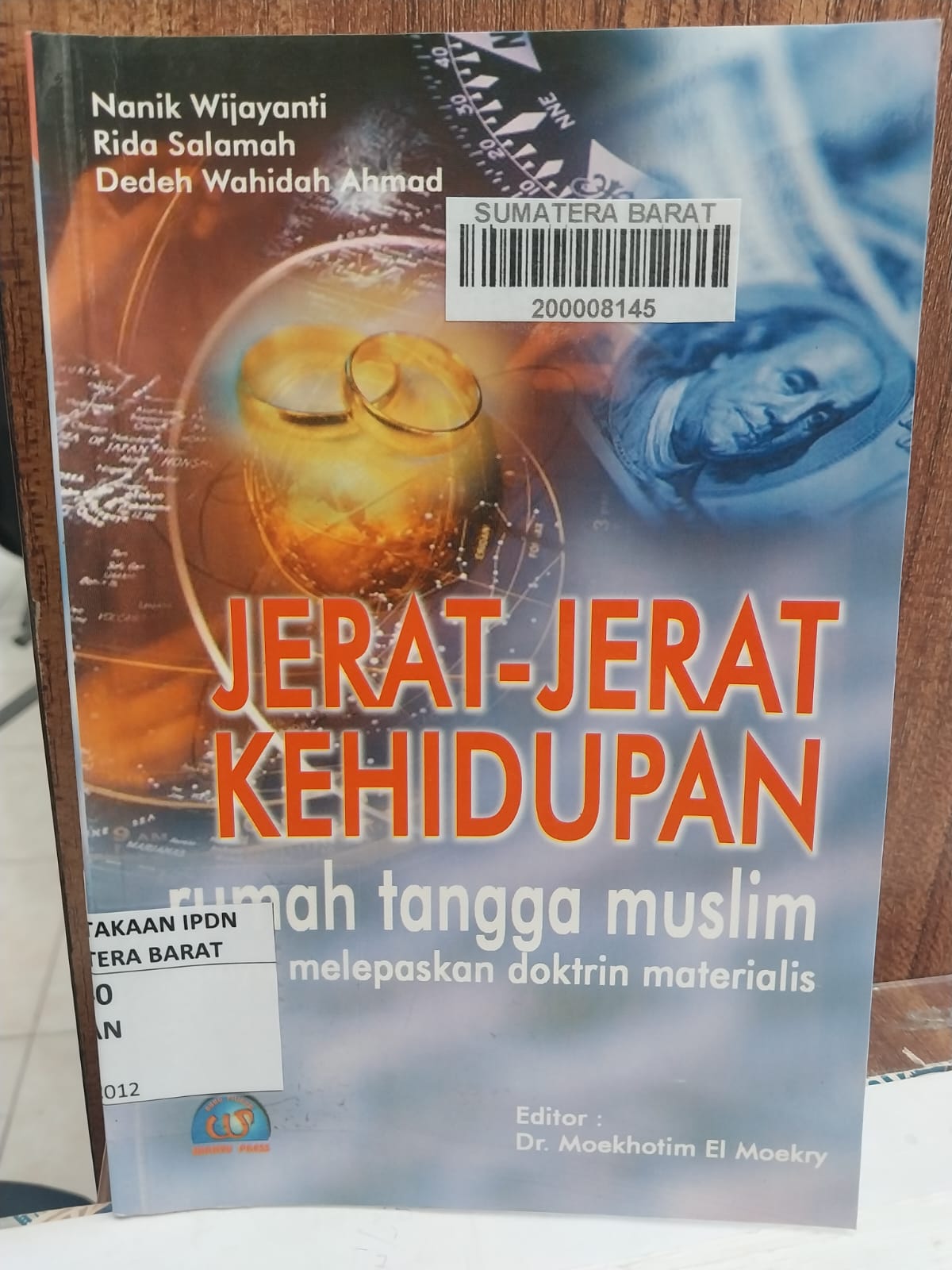 Cover JERAT-JERAT KEHIDUPAN RUMAH TANGGA MUSLIM :  UPAYA MELEPASKAN DOKTRIN MATERIALISASI / NANIK WIJAYANTI