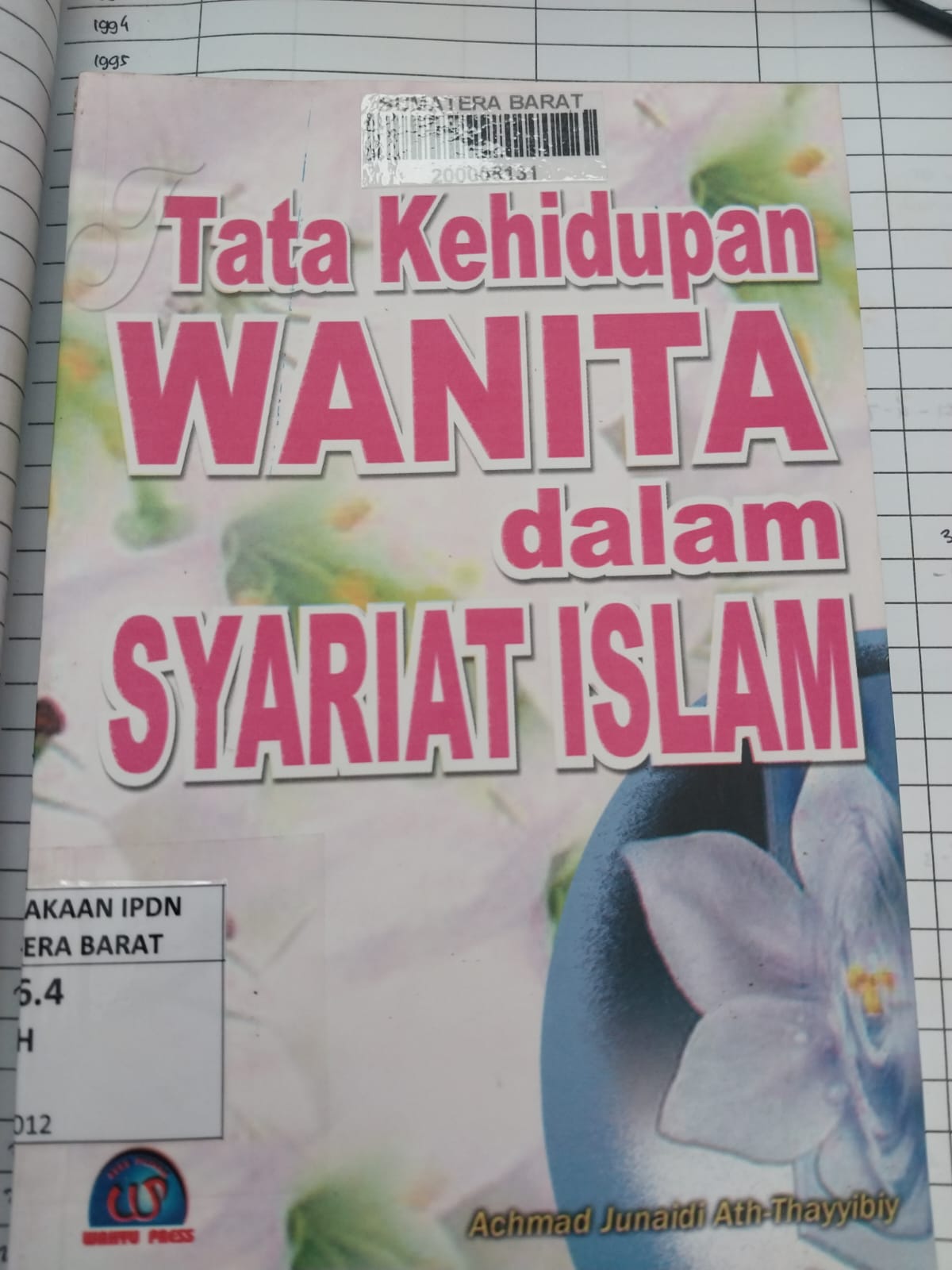 Cover TATA KEHIDUPAN WANITA DALAM SYARIAT ISLAM / ACHMAD JUNAIDI ATH-THAYYIBIY