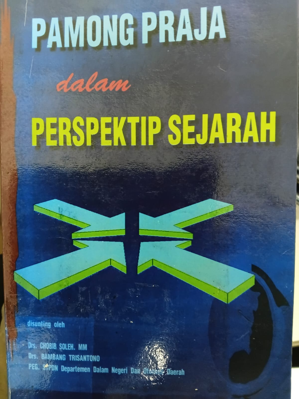 Cover PAMONG PRAJA DALAM PERSPEKTIP SEJARAH / DRS. CHOBIB SOLEH, MM