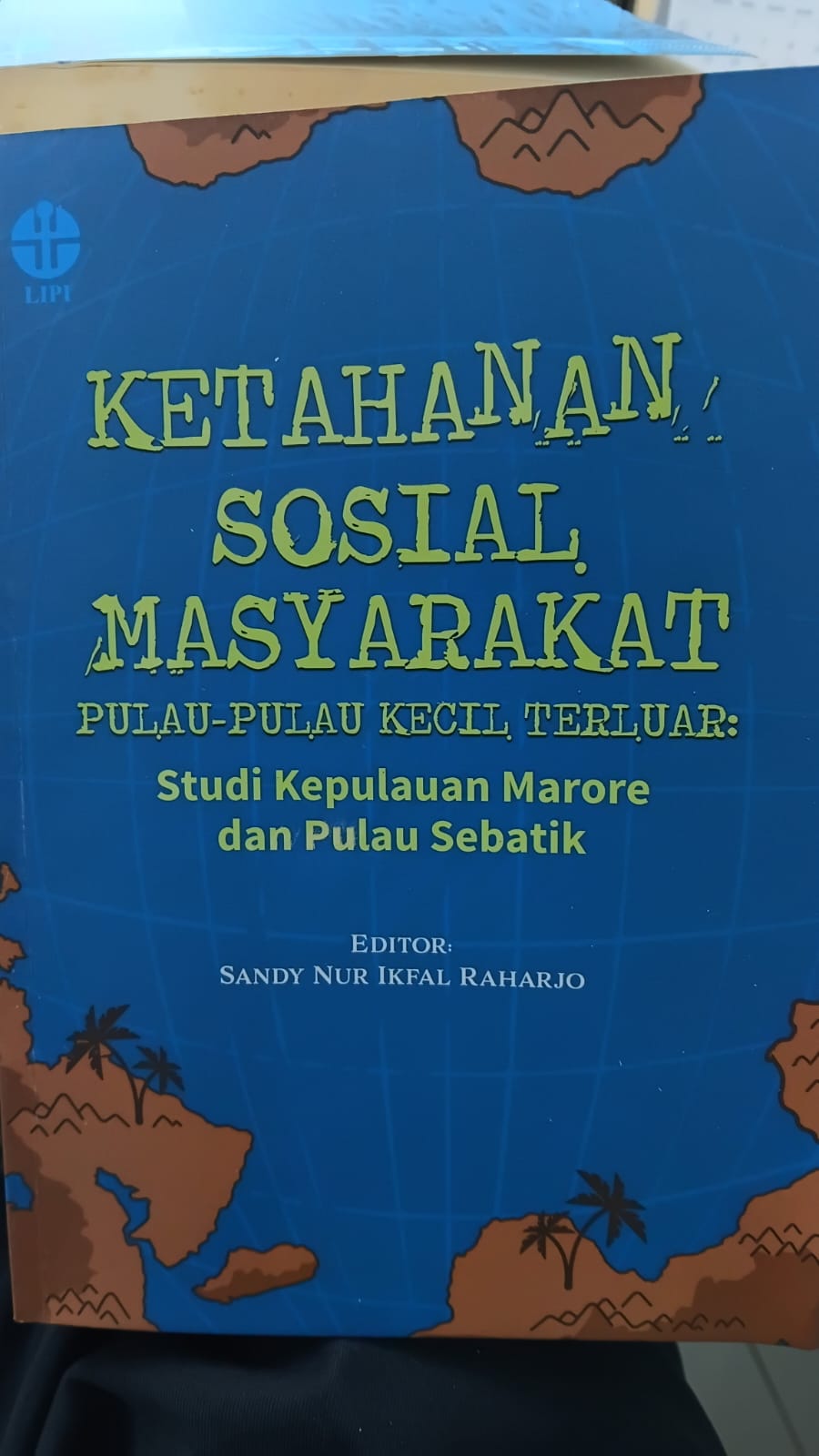 Cover KETAHANAN SOSIAL MASYARAKAT PULAU-PULAU KECIL TERLUAR :  Studi Kepulauan Marore dan Pulau Sebatik / SANDY NUR IKFAL RAHARJO