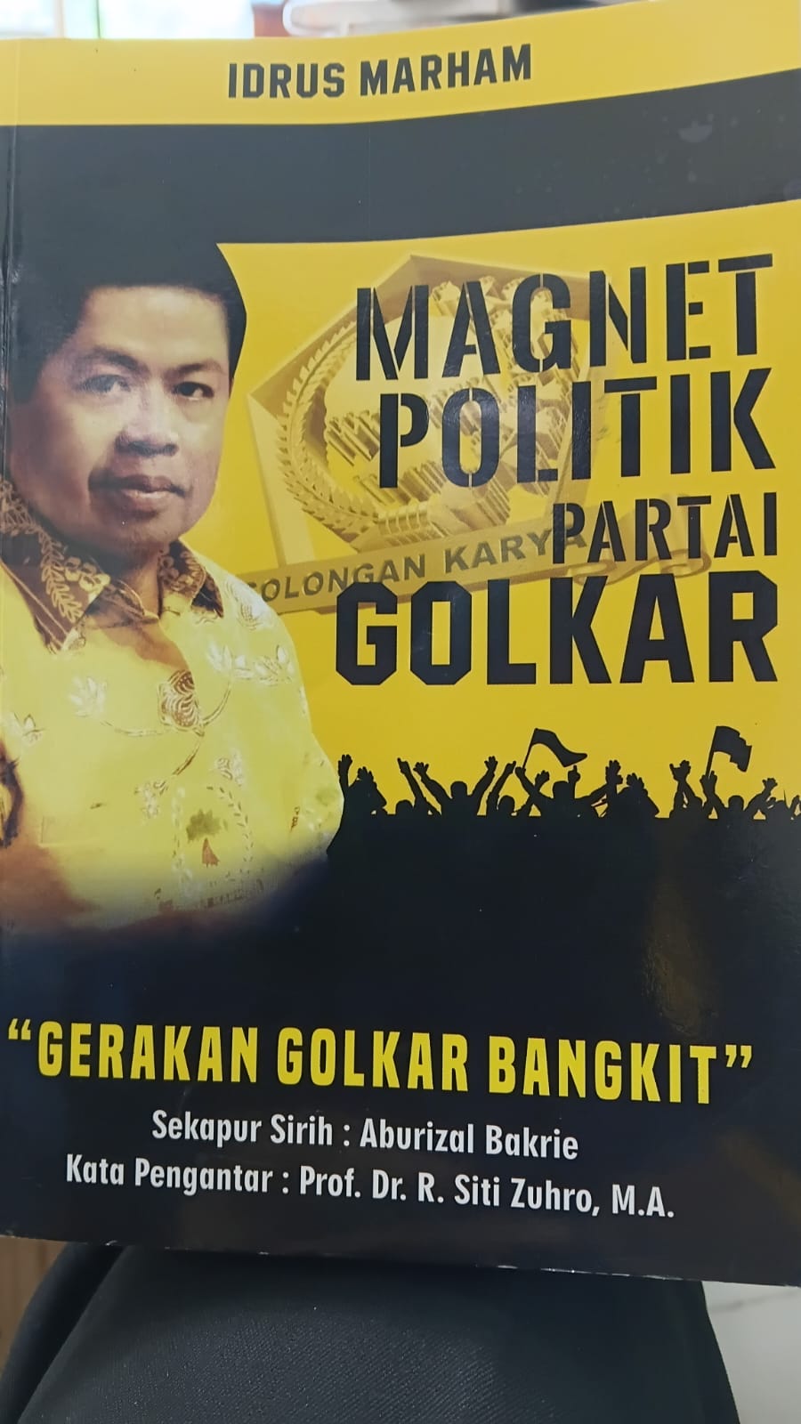 Cover MAGNET POLITIK PARTAI GOLKAR :  "GERAKAN GOLKAR BANGKIT" / IDRUS MARHAM
