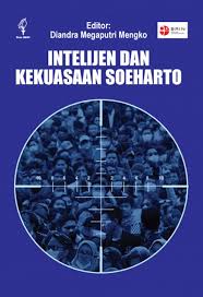 Cover INTELIJEN DAN KEKUASAAN SOEHARTO / DIANDRA MEGAPUTRI MENGKO