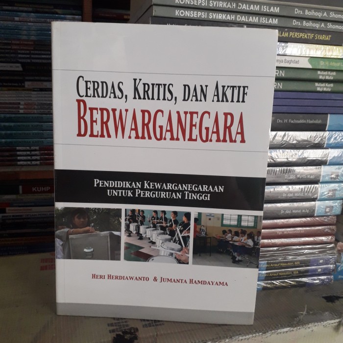 Cover CERDAS, KRITIS, DAN AKTIF BERWARGANEGARA :  PENDIDIKAN KEWARGANEGARAAN UNTUK PERGURUAN TINGGI / HERI HERDIAWANTO, S.Pd., M.Si.
