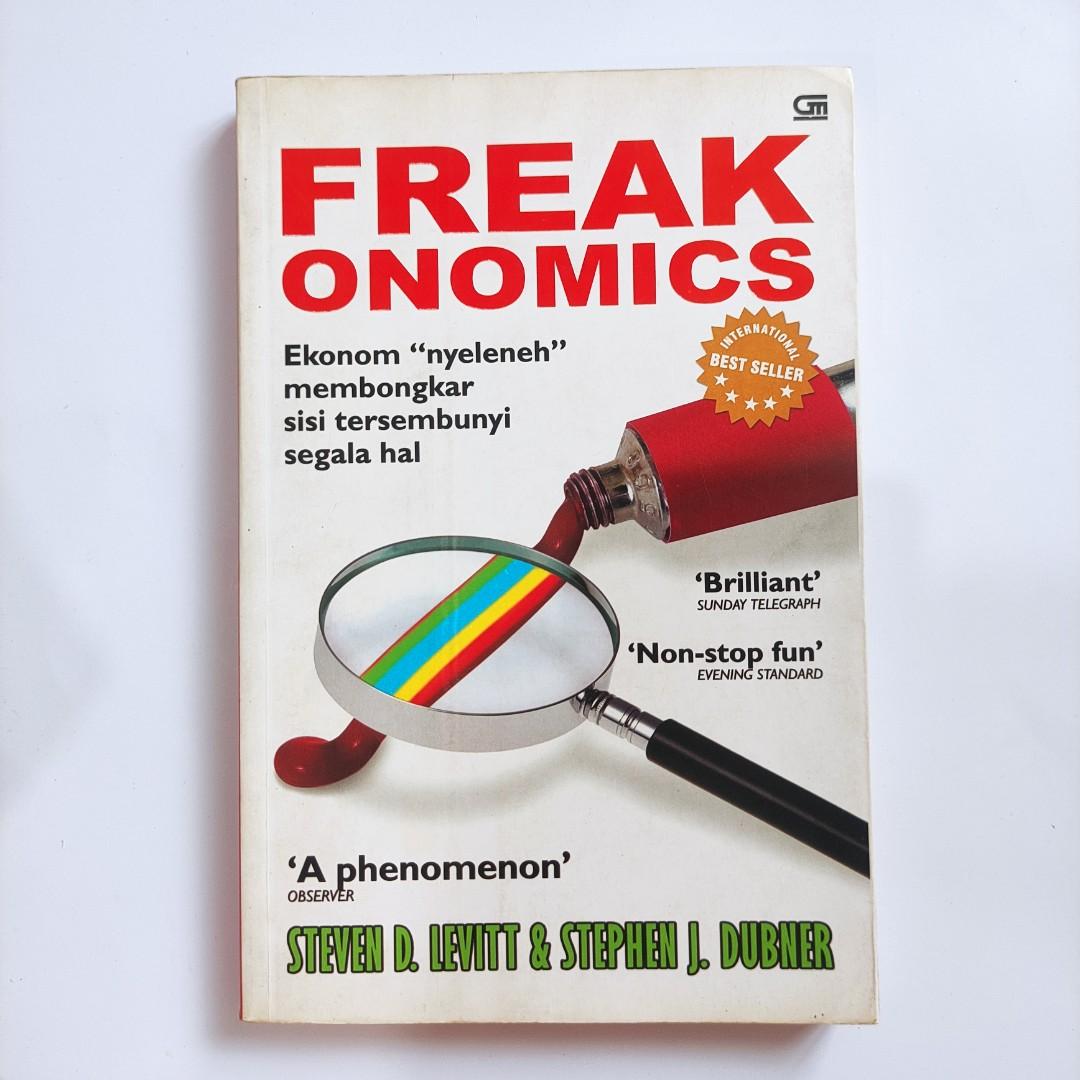 Cover FREAK ONOMICS :  Ekonom "nyeleneh" membongkar sisi tersembunyi segala hal / STEVEN D. LEVITT