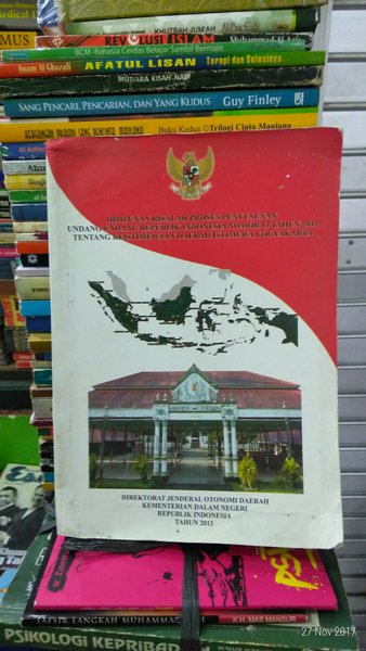 Cover HIMPUNAN RISALAH PROSES PENYUSUNAN UNDANG-UNDANG RI NOMOR 13 TAHUN 2012 TENTANG KEISTIMEWA YOGYAKARTA. / TIM DIREKTORAT JENDERAL OTOMI DAERAH KEMDAGRI.
