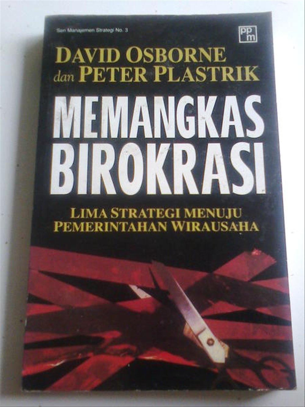 Cover MEMANGKAS BIROKRASI :  Lima Strategi Menuju Pemerintahan Wirausaha / DAVID OSBORNE