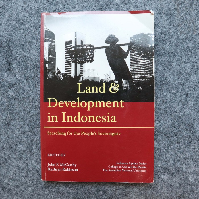 Cover LAND & DEVELOPMENT IN INDONESIA :  Searching For The People's Sovereignty / JOHN F. MCCARTHY
