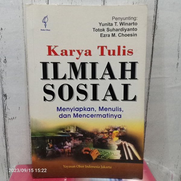 Cover KARYA TULIS ILMIAH SOSIAL :  Menyiapkan, Menulis, dan Mencermatinya / TIM
