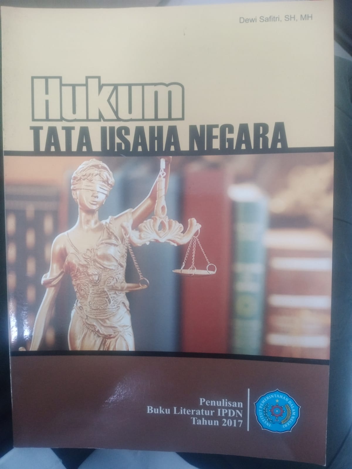 Cover HUKUM TATA USAHA NEGARA :  Buku Literatur IPDN Tahun 2017 / DEWI SAFITRI SH. MH