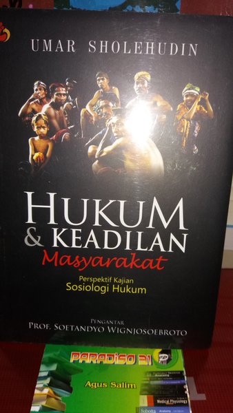 Cover HUKUM & KEADILAN MASYARAKAT :  Perspektif Kajian Sosiologi Hukum / UMAR SHOLEHUDIN
