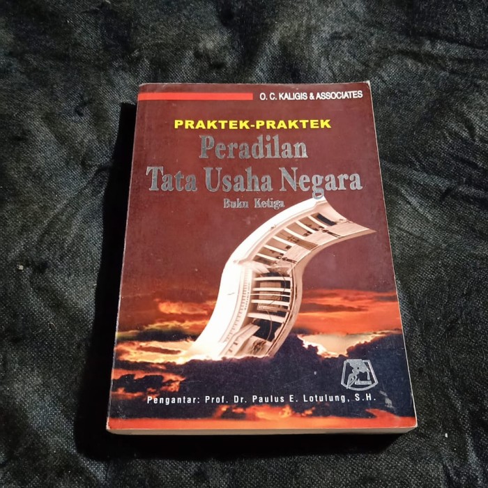 Cover PRAKTEK-PRAKTEK PERADILAN TATA USAHA NEGARA :  Buku Ketiga / O.C. KALIGIS