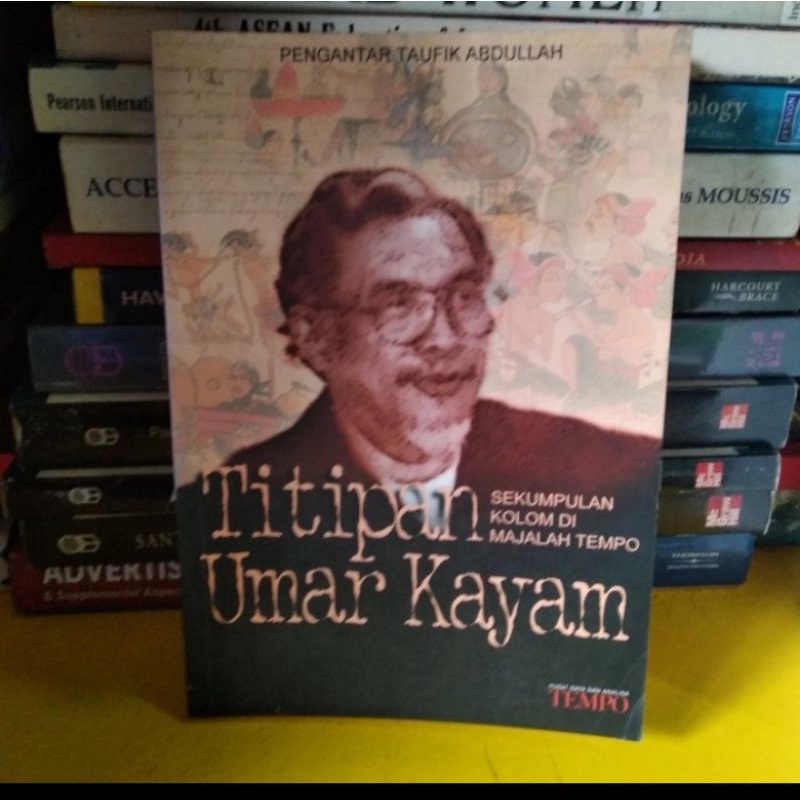 Cover TITIPAN UMAR KAYAM :  SEKUMPULAN KOLOM DI MAJALAH TEMPO / TAUFIK