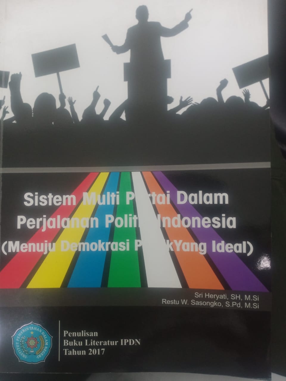 Cover SISTEM MULTI PARTAI DALAM PERJALANAN POLITIK INDONESIA  (Menuju Demokrasi Politik Yang Ideal) :  Buku Literartur IPDN 2017 / SRI HERYATI, SH., M.Si